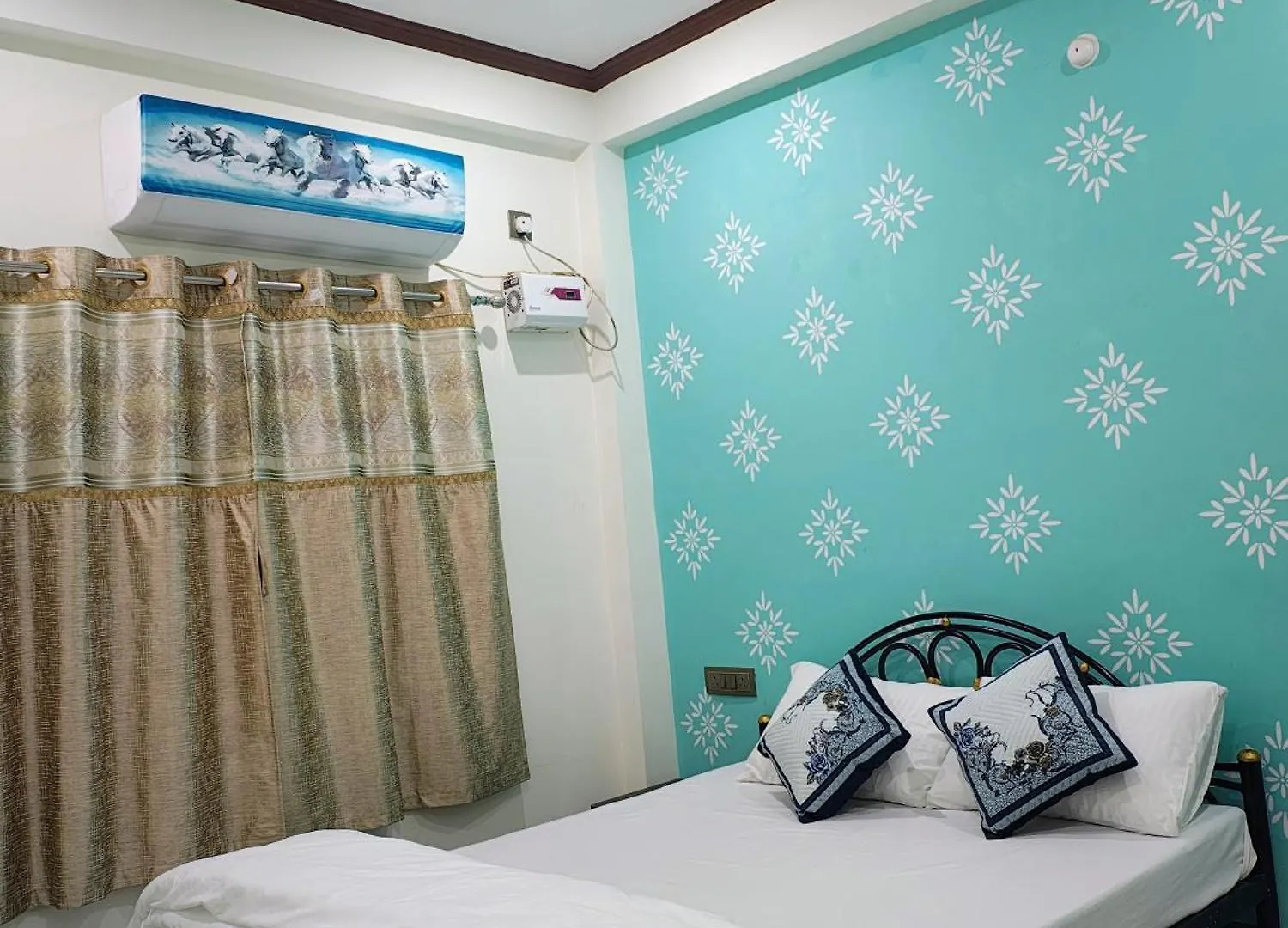 Yash Paying Guest House Varanasi