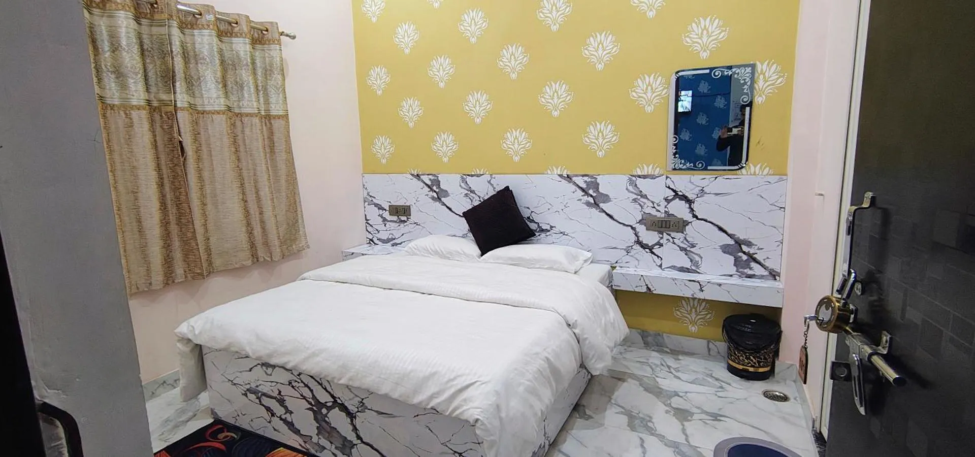 Yash Paying Guest House Varanasi India