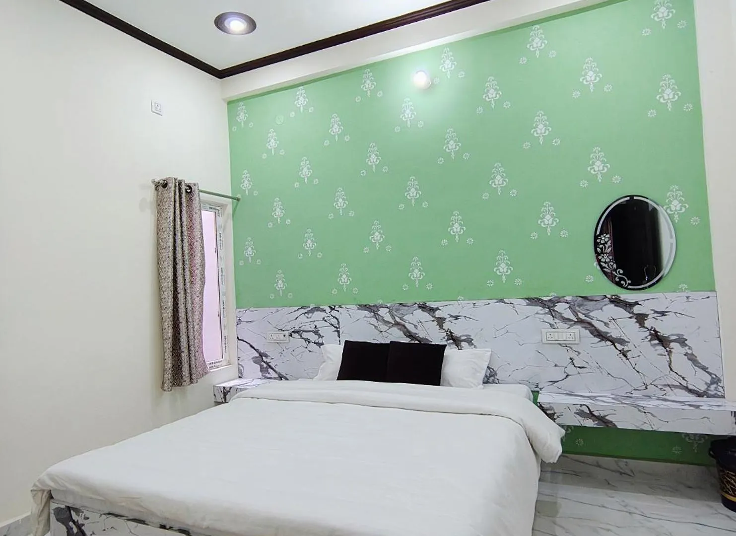 Yash Paying Guest House Varanasi